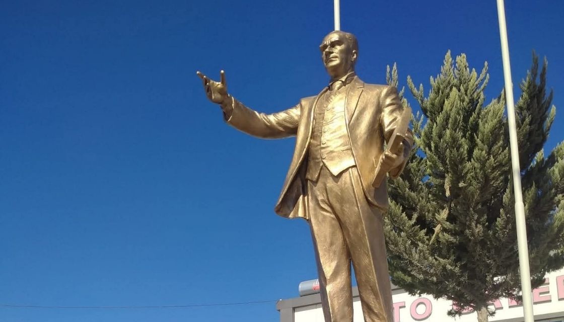 Site Girişine Atatürk Heykeli Yerleştirilmesi ve Açılış Töreni